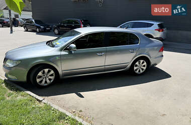 Лифтбек Skoda Superb 2012 в 