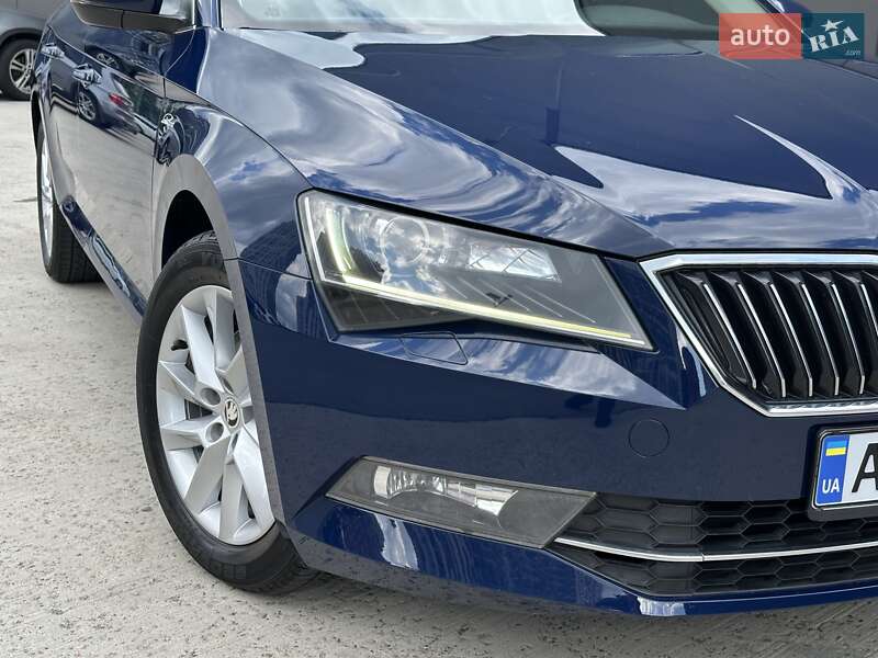 Лифтбек Skoda Superb 2016 в Киеве