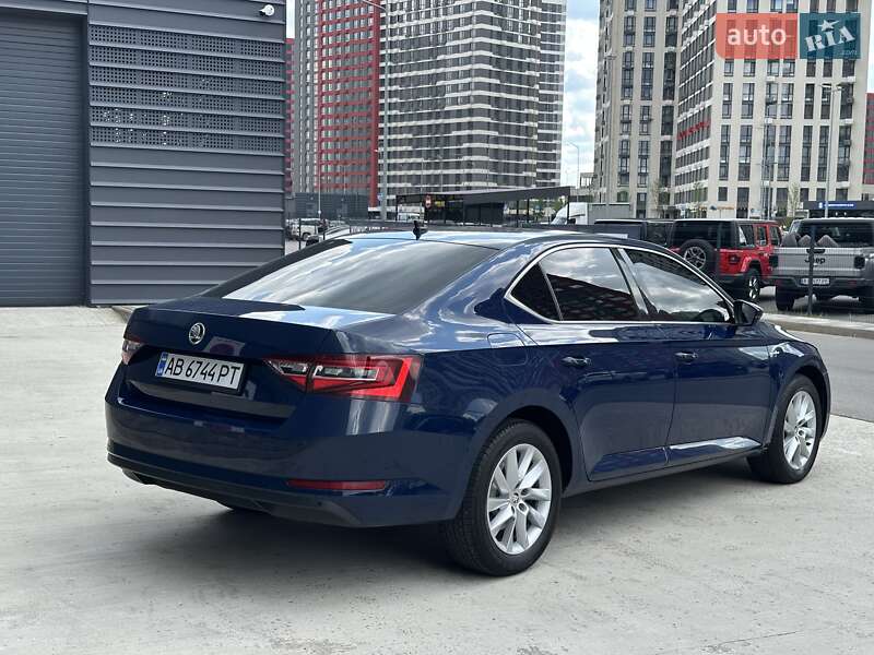 Лифтбек Skoda Superb 2016 в Киеве