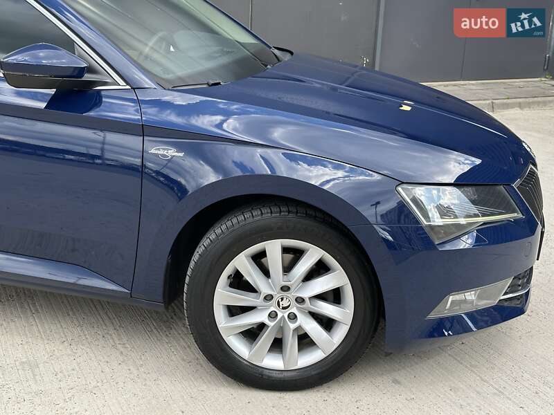 Лифтбек Skoda Superb 2016 в Киеве