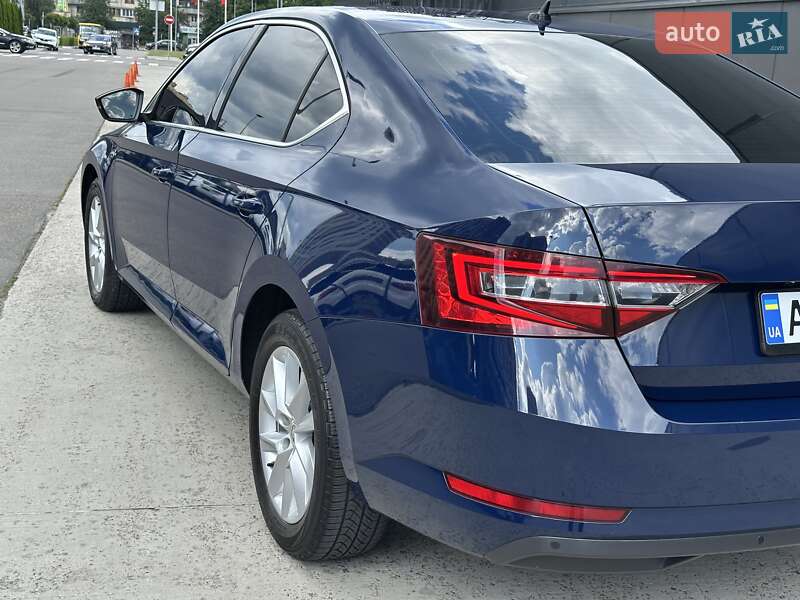 Лифтбек Skoda Superb 2016 в Киеве