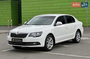 Лифтбек Skoda Superb 2013 в 