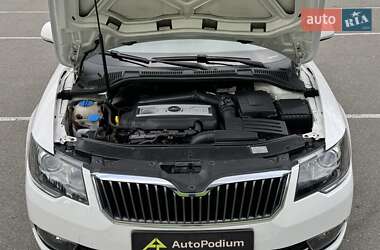 Лифтбек Skoda Superb 2013 в 
