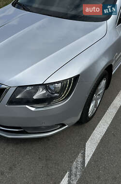 Ліфтбек Skoda Superb 2014 в Бучі