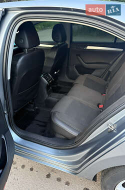 Лифтбек Skoda Superb 2015 в 