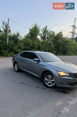 Лифтбек Skoda Superb 2015 в 