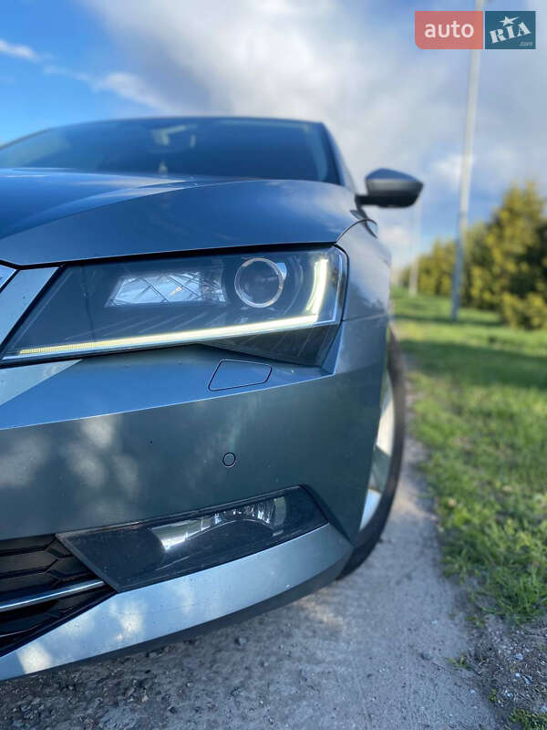 Лифтбек Skoda Superb 2015 в Кропивницком
