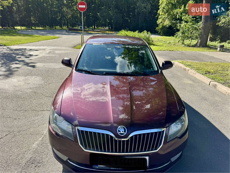Лифтбек Skoda Superb 2014 в 