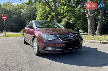 Лифтбек Skoda Superb 2014 в 