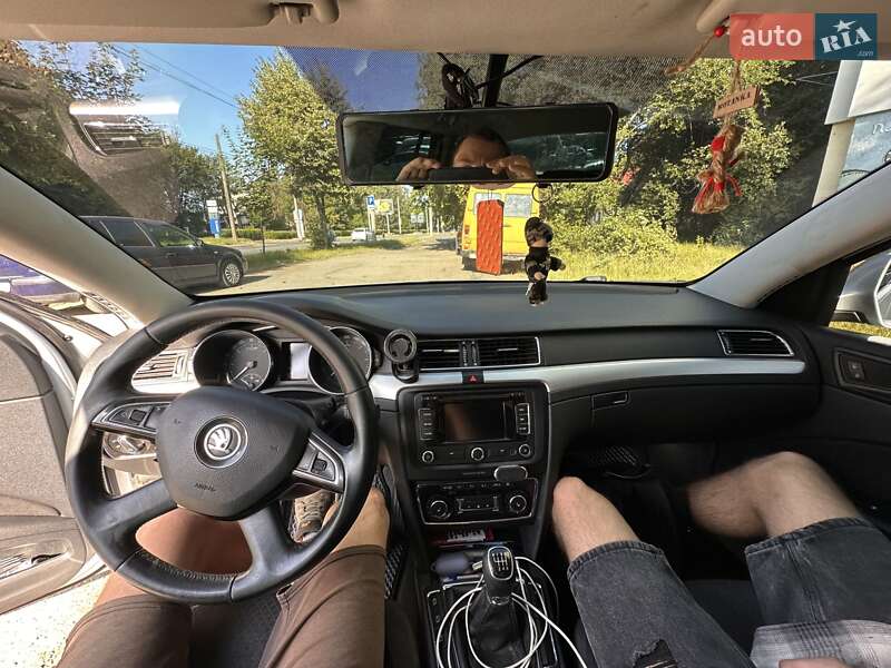 Универсал Skoda Superb 2013 в Черновцах