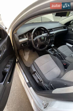 Лифтбек Skoda Superb 2010 в 