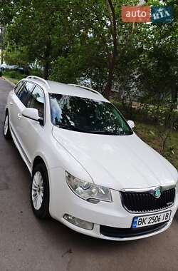 Універсал Skoda Superb 2011 в Києві