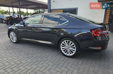 Лифтбек Skoda Superb 2016 в 