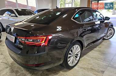 Лифтбек Skoda Superb 2016 в 
