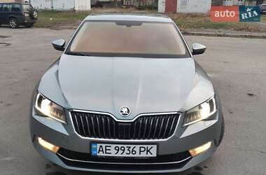 Лифтбек Skoda Superb 2015 в 