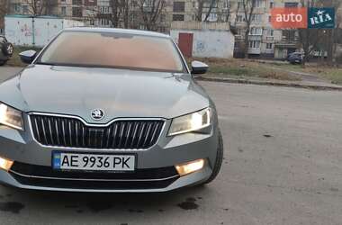 Лифтбек Skoda Superb 2015 в 