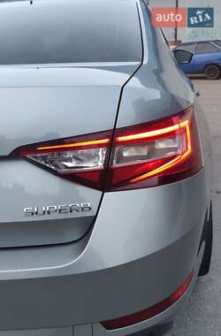 Лифтбек Skoda Superb 2015 в 