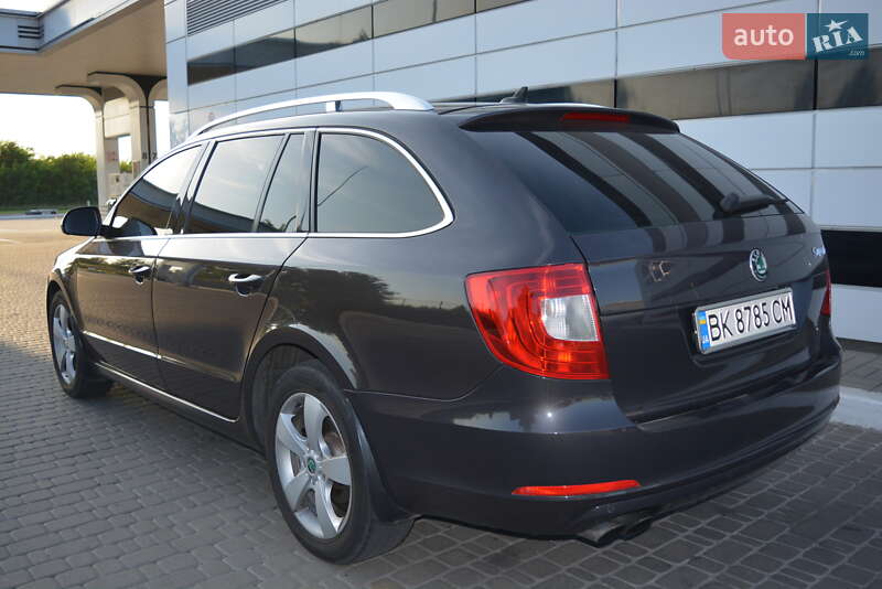 Универсал Skoda Superb 2010 в Ровно