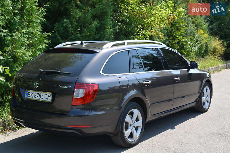 Универсал Skoda Superb 2010 в Ровно