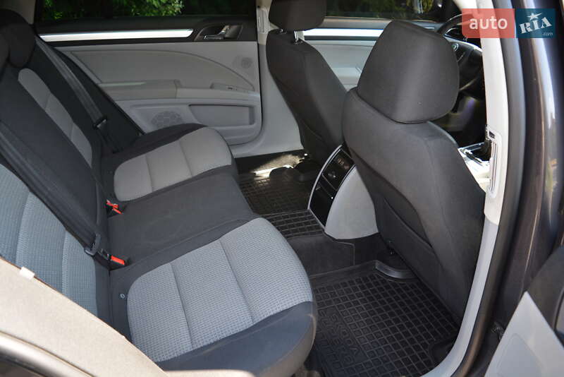 Универсал Skoda Superb 2010 в Ровно