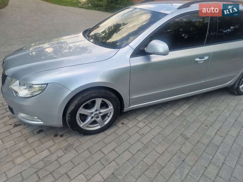Skoda Superb 2011
