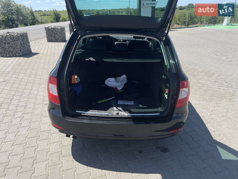 Універсал Skoda Superb 2012 в Чернівцях