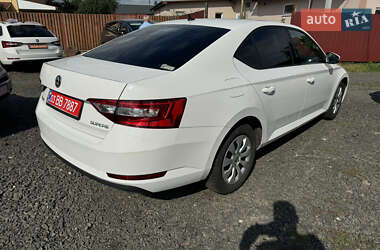 Лифтбек Skoda Superb 2017 в 