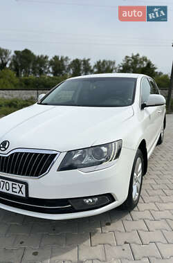 Лифтбек Skoda Superb 2014 в 