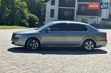 Лифтбек Skoda Superb 2012 в 