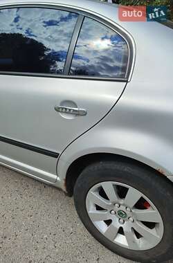 Лифтбек Skoda Superb 2002 в 