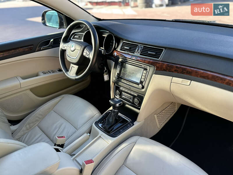 Универсал Skoda Superb 2012 в Ровно