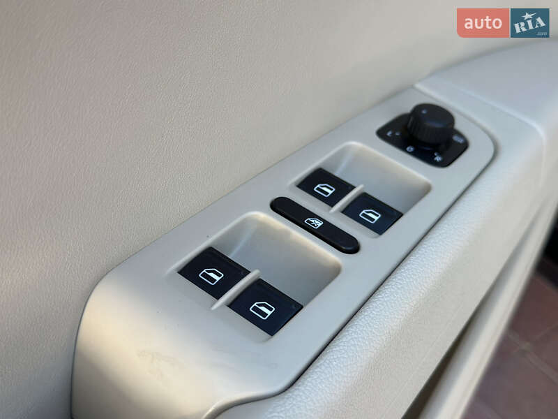 Универсал Skoda Superb 2012 в Ровно