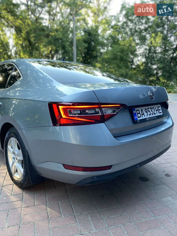 Лифтбек Skoda Superb 2015 в Кропивницком