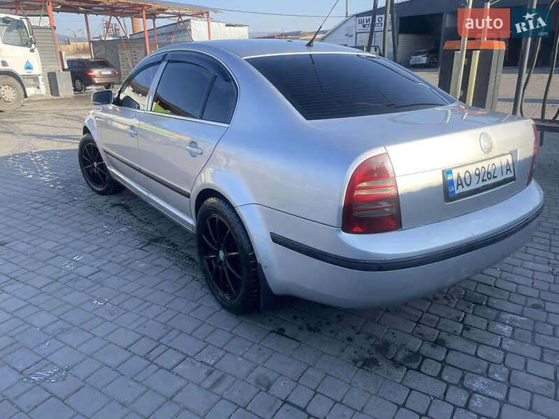 Лифтбек Skoda Superb 2006 в Мукачево