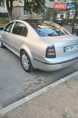 Лифтбек Skoda Superb 2005 в 