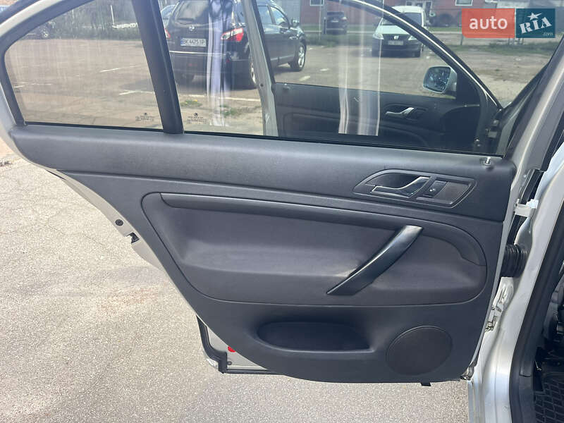 Ліфтбек Skoda Superb 2005 в Прилуках