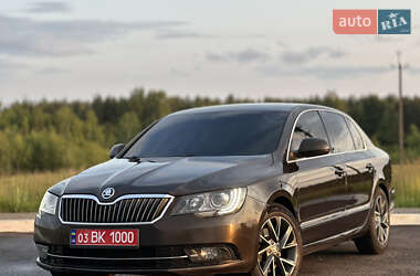 Ліфтбек Skoda Superb 2014 в Сарнах
