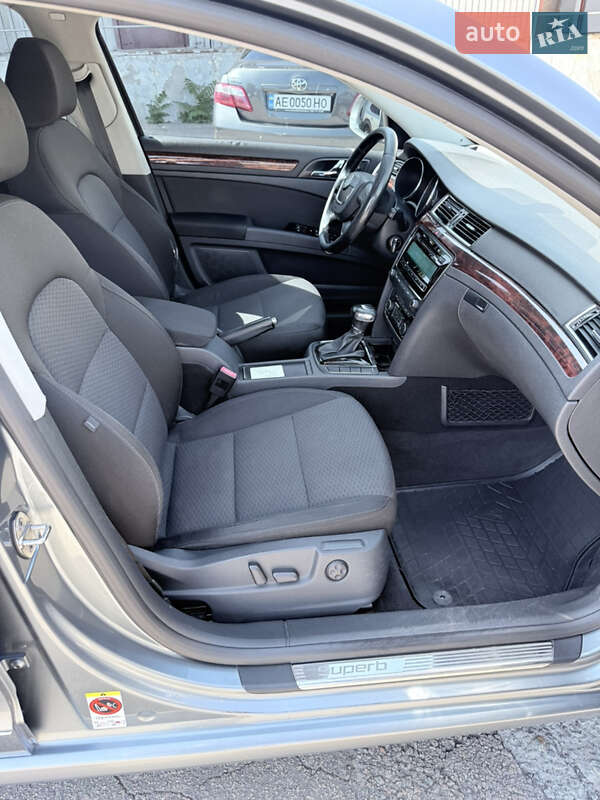 Лифтбек Skoda Superb 2011 в Днепре