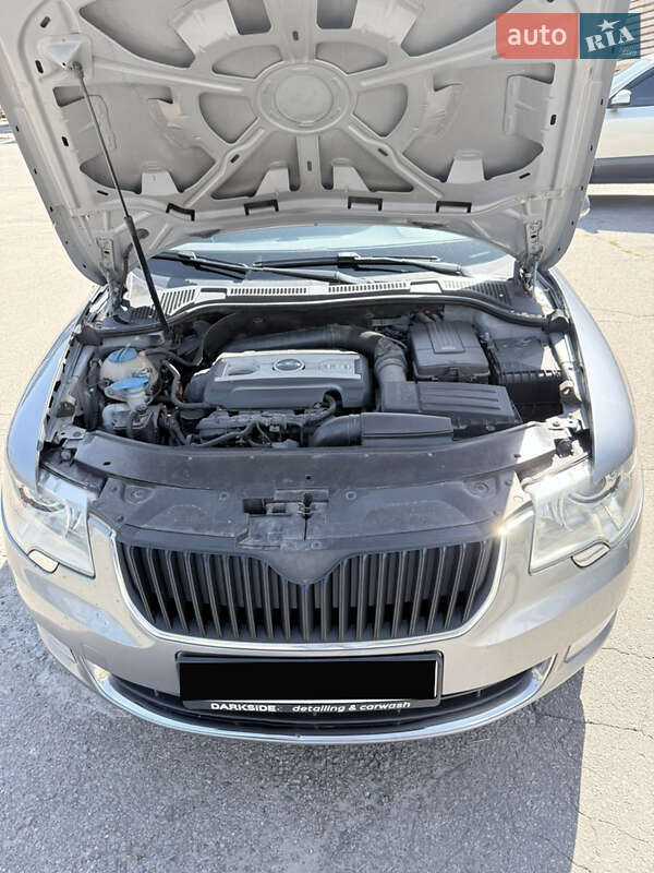 Лифтбек Skoda Superb 2011 в Днепре