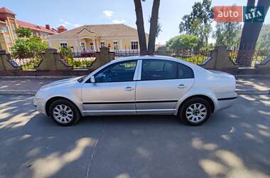 Лифтбек Skoda Superb 2003 в 