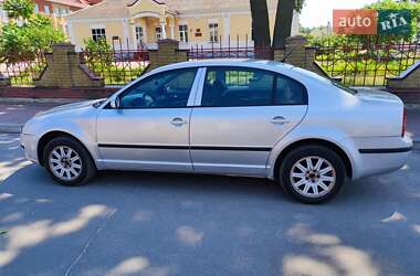 Лифтбек Skoda Superb 2003 в 