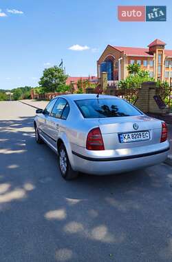 Лифтбек Skoda Superb 2003 в 