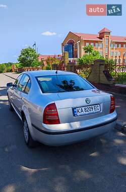 Лифтбек Skoda Superb 2003 в 