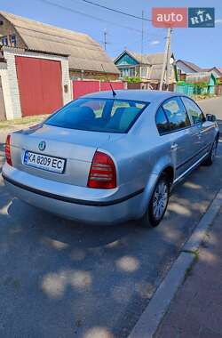 Лифтбек Skoda Superb 2003 в 