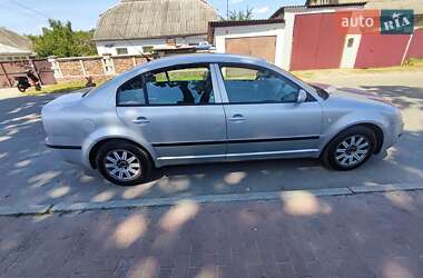 Лифтбек Skoda Superb 2003 в 