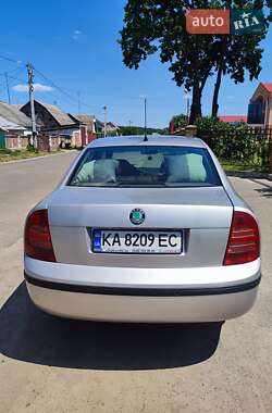 Лифтбек Skoda Superb 2003 в 