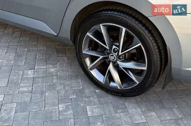 Лифтбек Skoda Superb 2019 в 