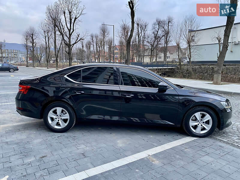 Ліфтбек Skoda Superb 2017 в Сваляві
