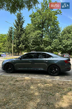 Лифтбек Skoda Superb 2020 в 