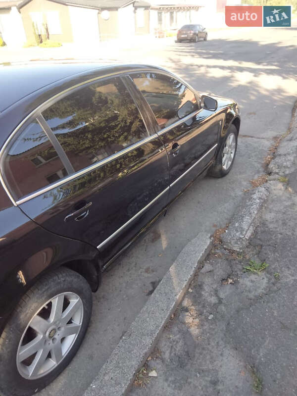 Лифтбек Skoda Superb 2004 в Луцке